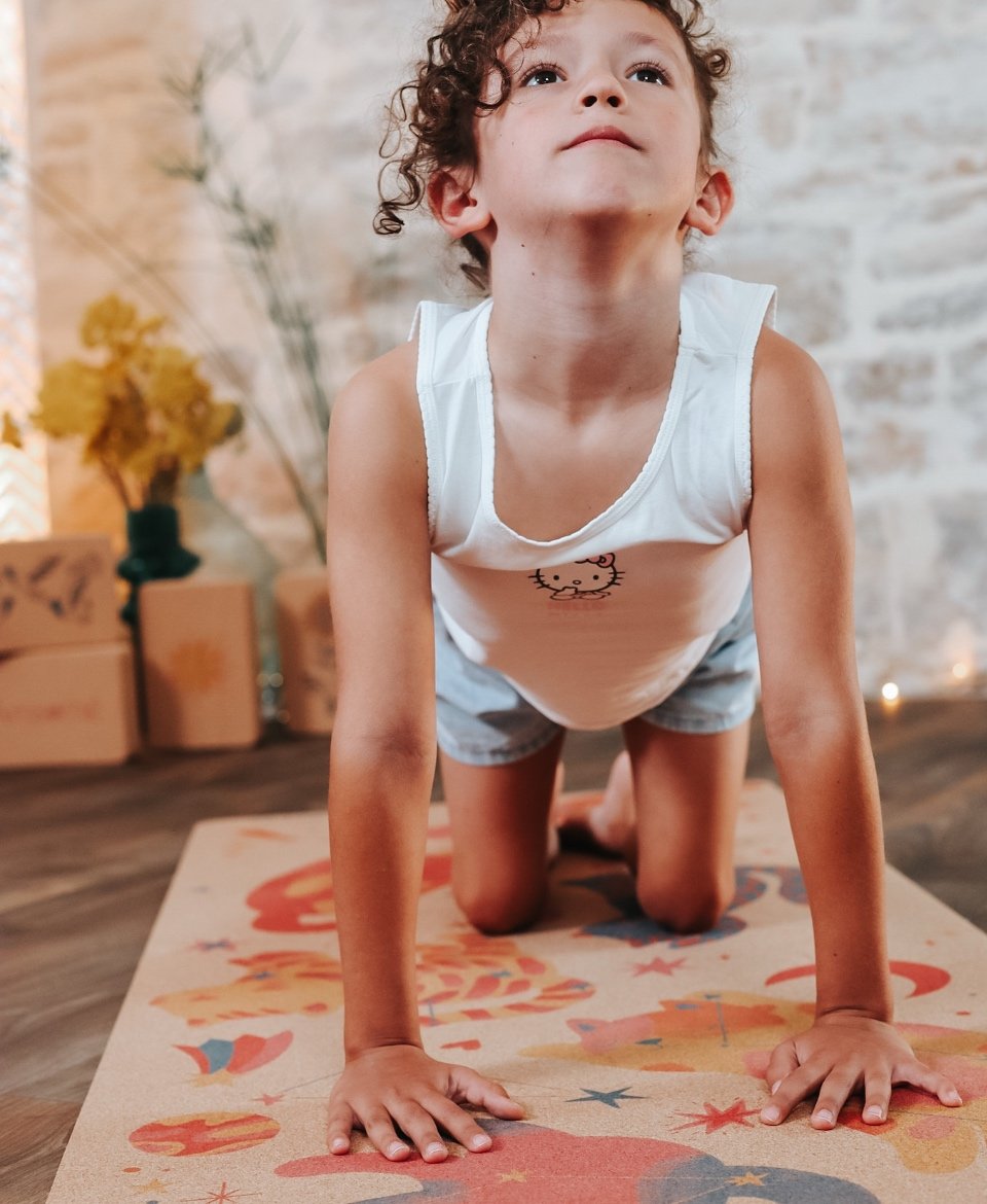 Tapis de yoga enfant – Chats galactiques par Amsome en liège et caoutchouc naturel